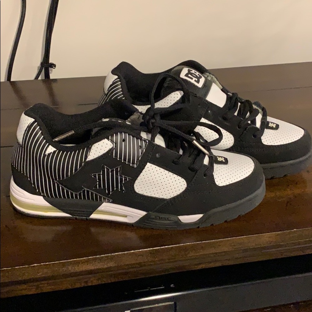 Men’s Size 9 DC